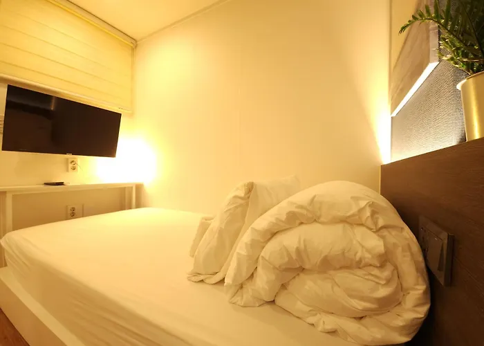 Oyo Hostel Myeongdong 5